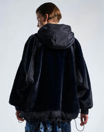 High Tech WINDSWEPT
HIGH TECH
Multi-panel cape-coat in faux fur and tech taffeta