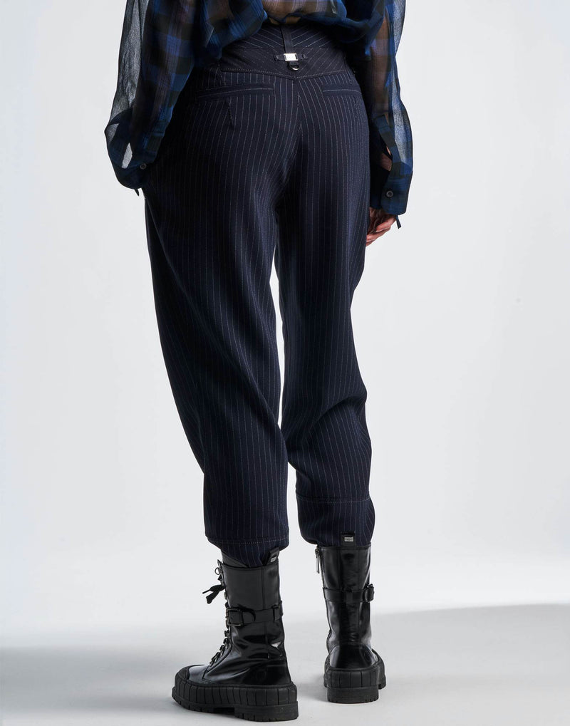 High Tech BRAVE
HIGH TECH
Pinstripe pants with front basque